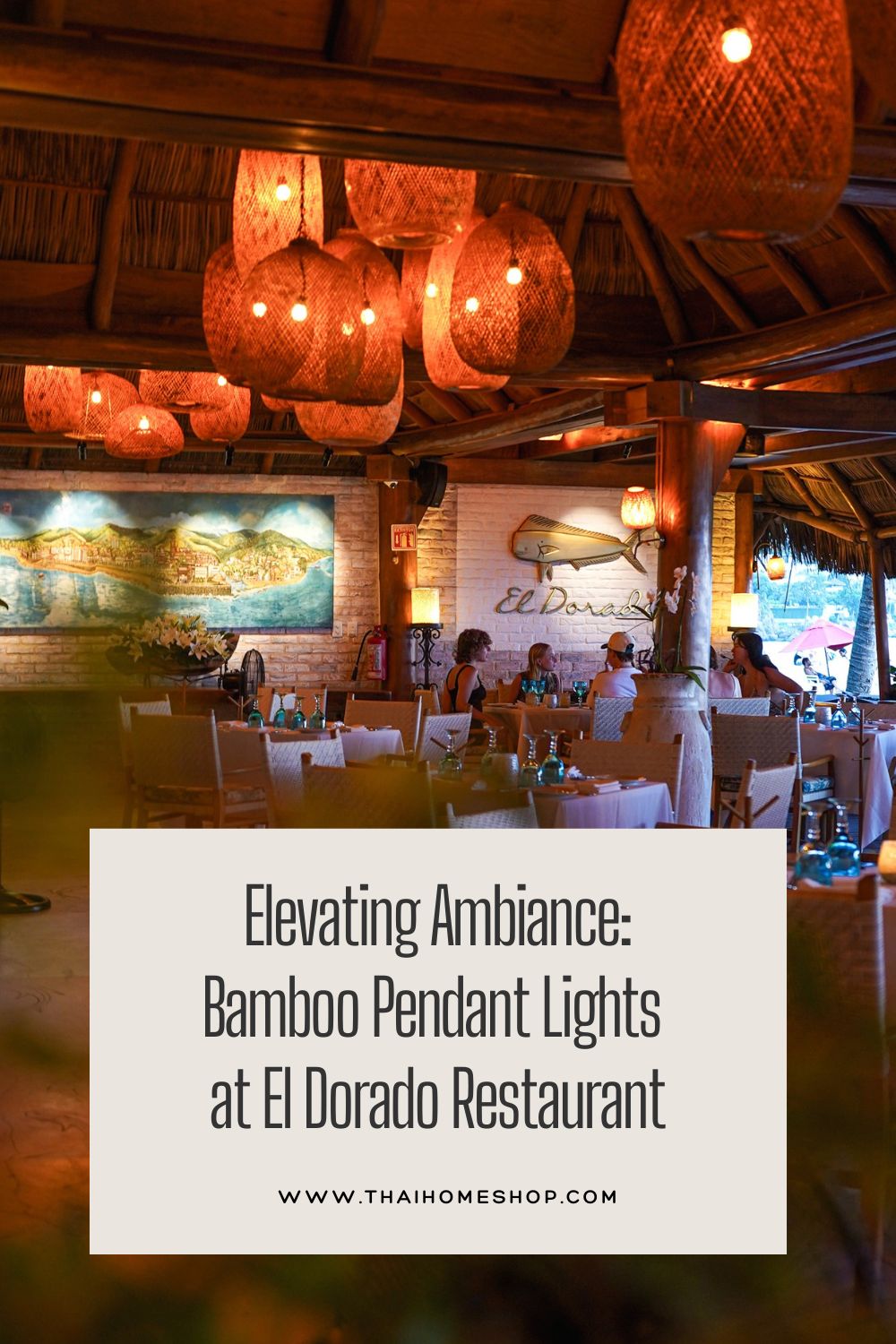 Ambiente elevado: luces colgantes de bambú en el restaurante El Dorado