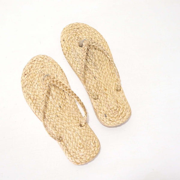Plain straw shoe