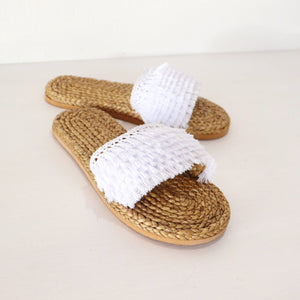 PI CHA YA PA - Straw shoes (Off white)