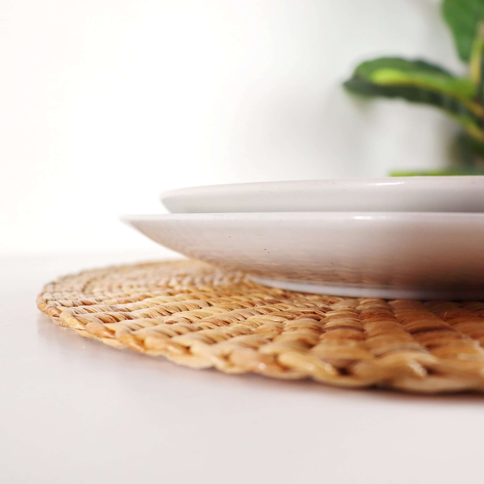 Round woven placemats
