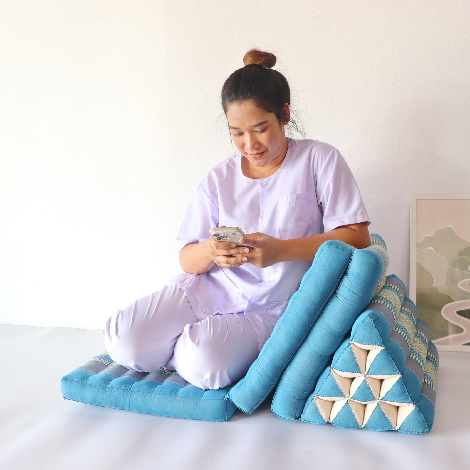 WI MON RUT - Thai Triangle Cushion (3 Fold - Light Blue)