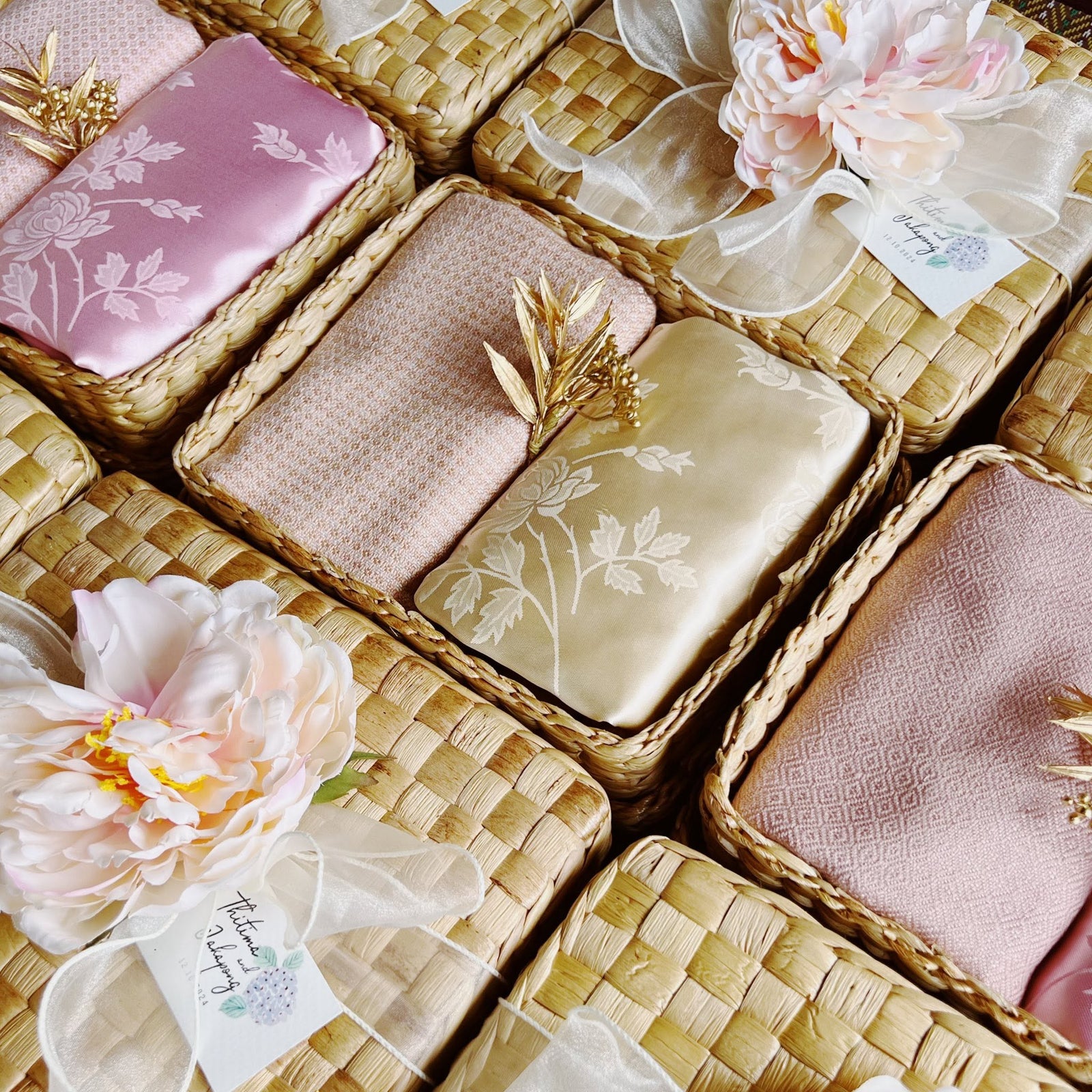 ARUNA Wicker Gift Boxes Set of 10