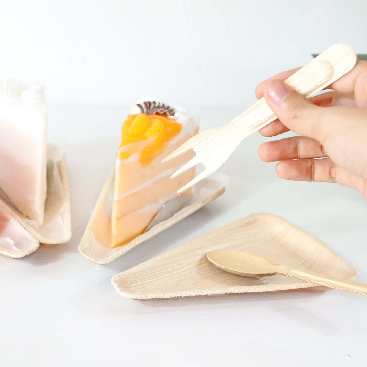 PRA NEE - Palm Leaf Cake Plates Pack of 24 pcs.