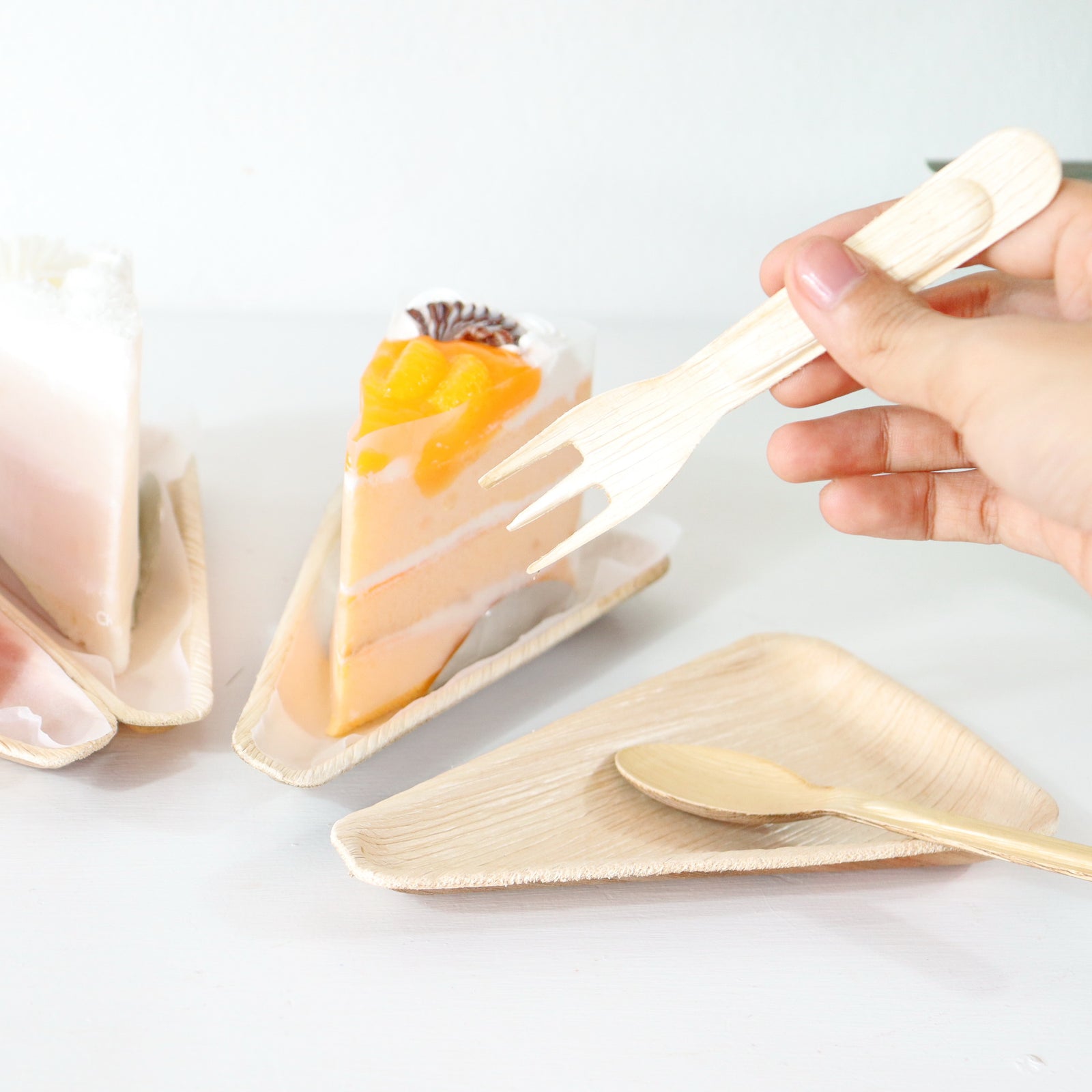 PRA NEE - Palm Leaf Cake Plates Pack of 24 pcs.