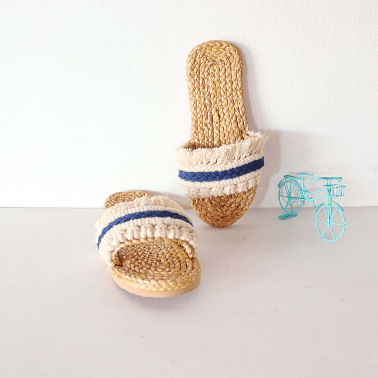 Macramé Straw Slippers - White and Blue