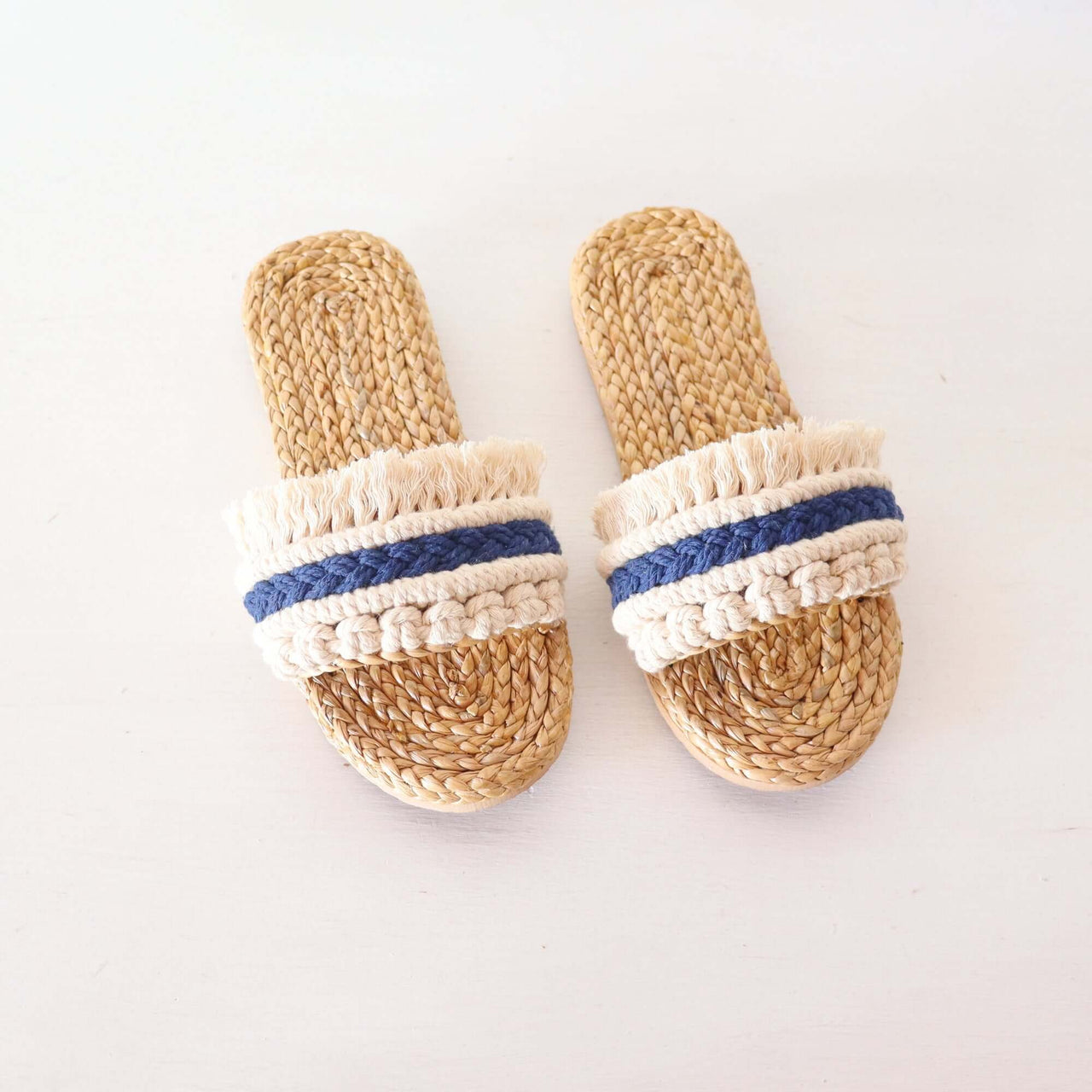 Macramé Straw Slippers - White and Blue