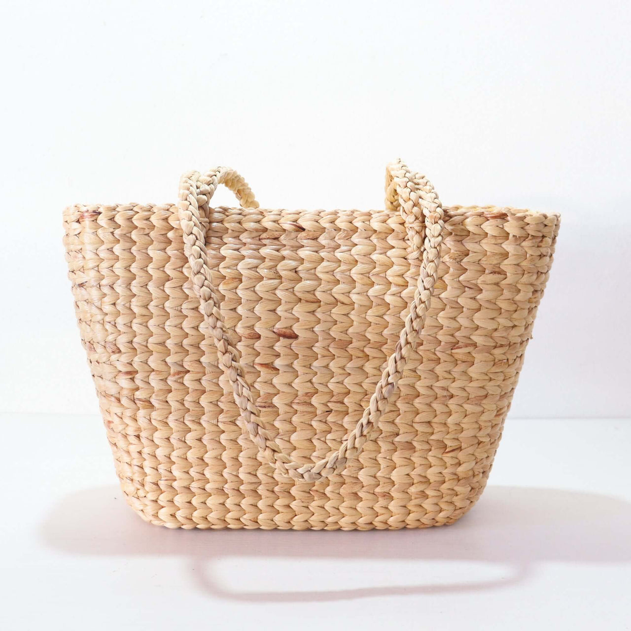 NUJIRA — straw handbag styled for summer beach outings