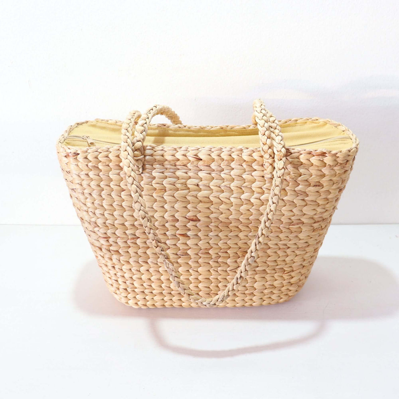 NUJIRA — sustainable straw handbag made from natural fibres