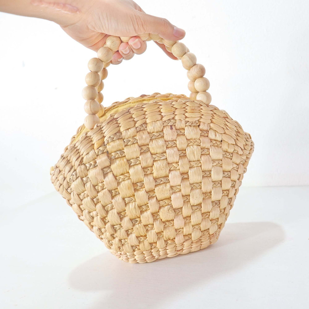 NAVALEE — straw handbag with a relaxed, vacation-ready look