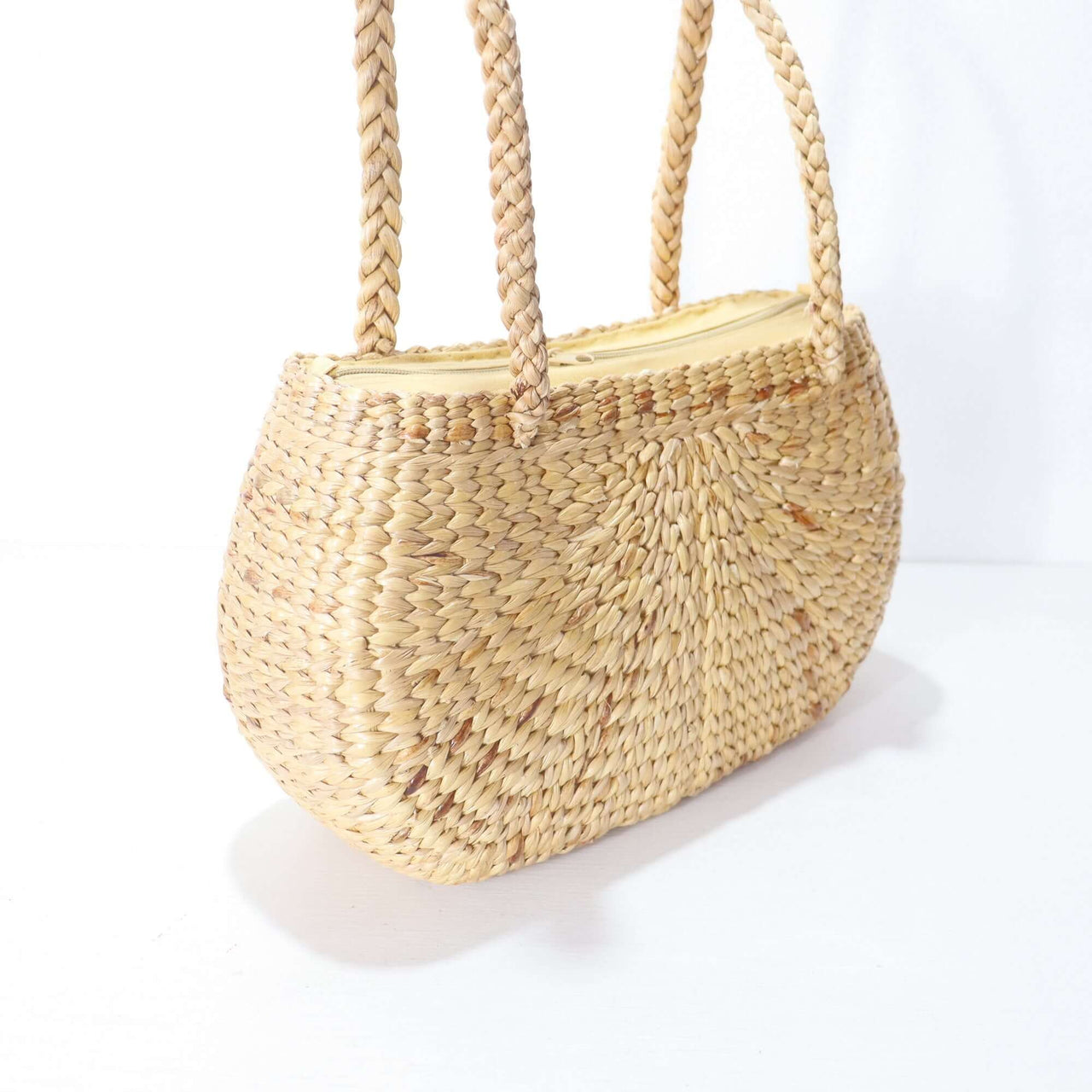 Bali — straw handbag with a relaxed, vacation-ready look