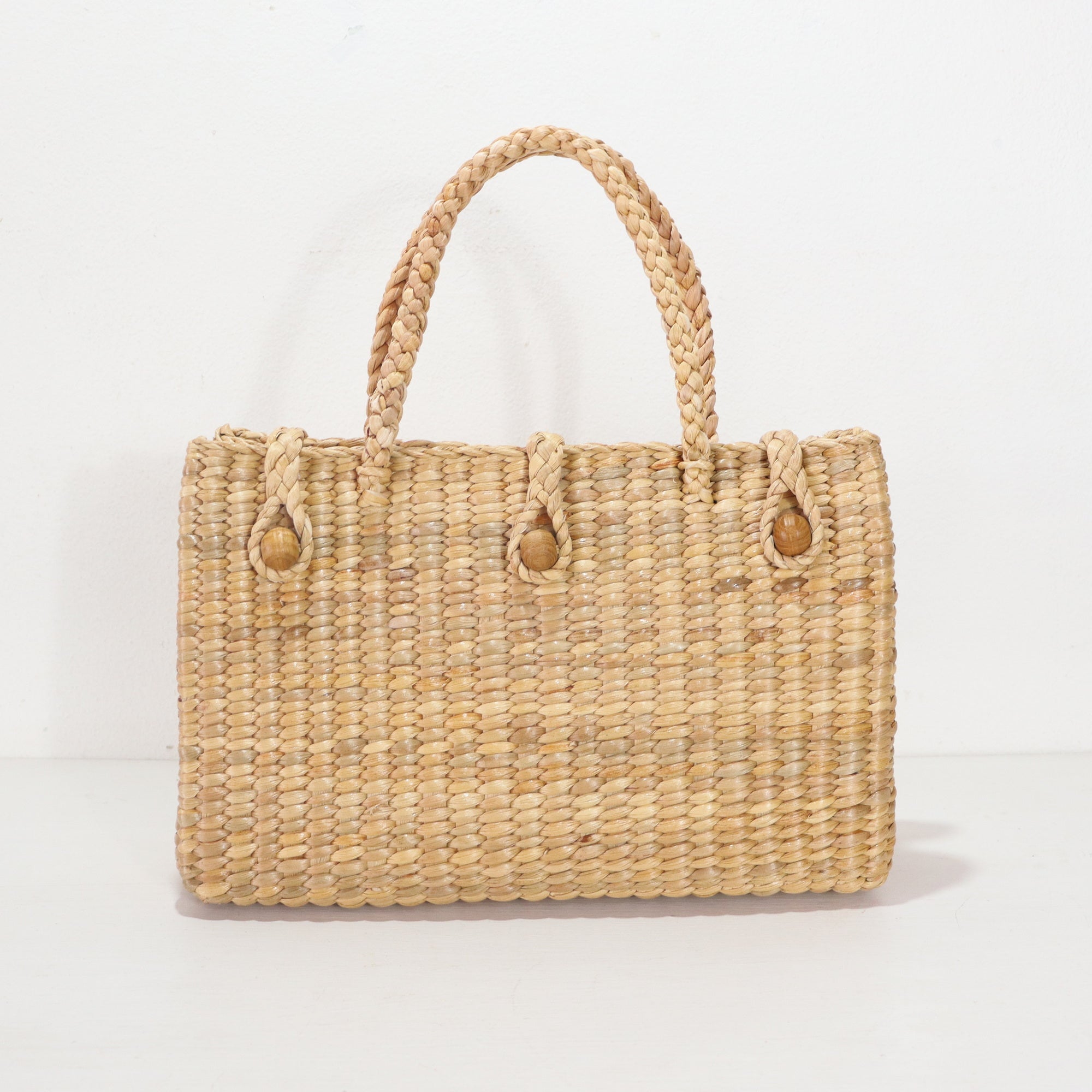Nararee – Handwoven Seagrass Straw Bag