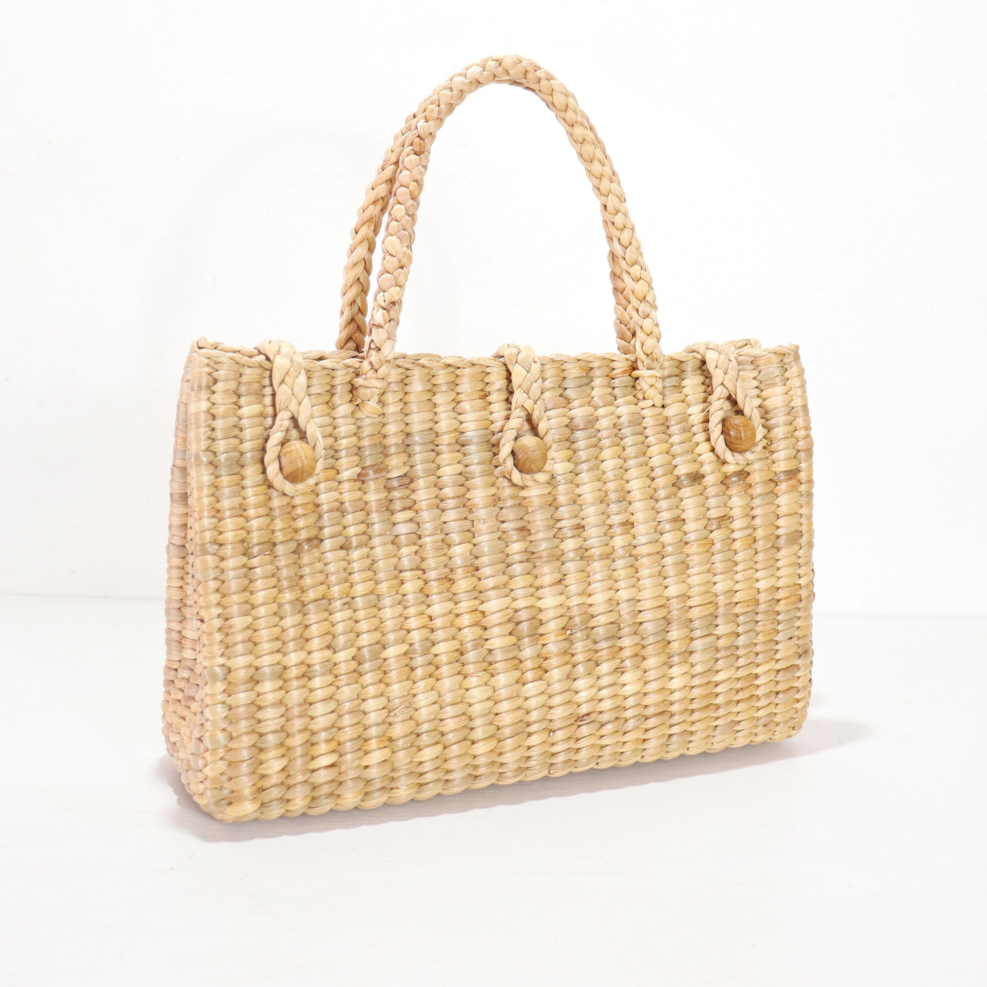 Nararee – Handwoven Seagrass Straw Bag