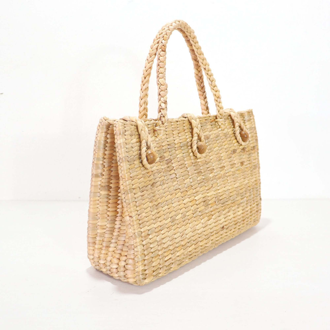 Nararee — seagrass handbag with a relaxed, vacation-ready look