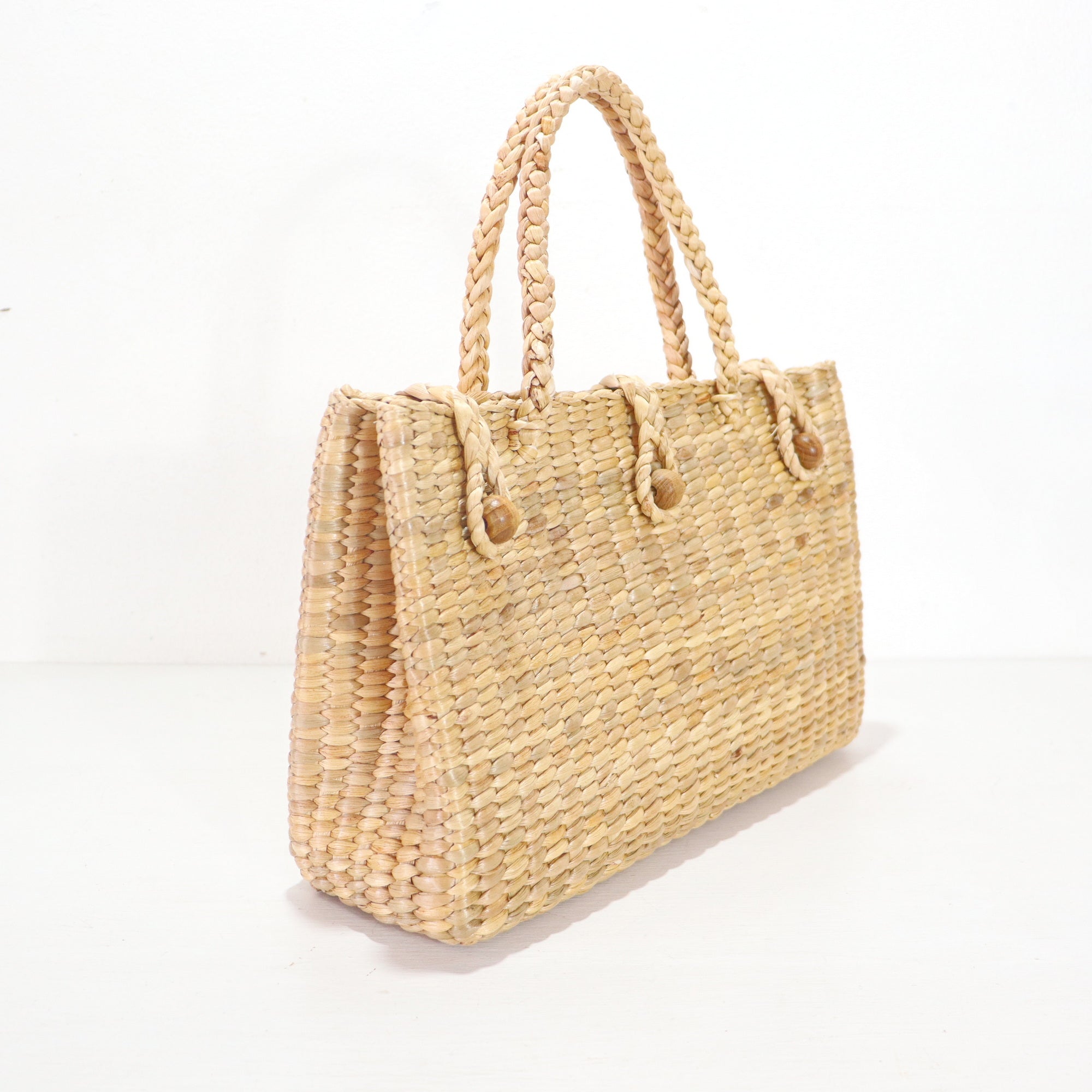 Nararee – Handwoven Seagrass Straw Bag