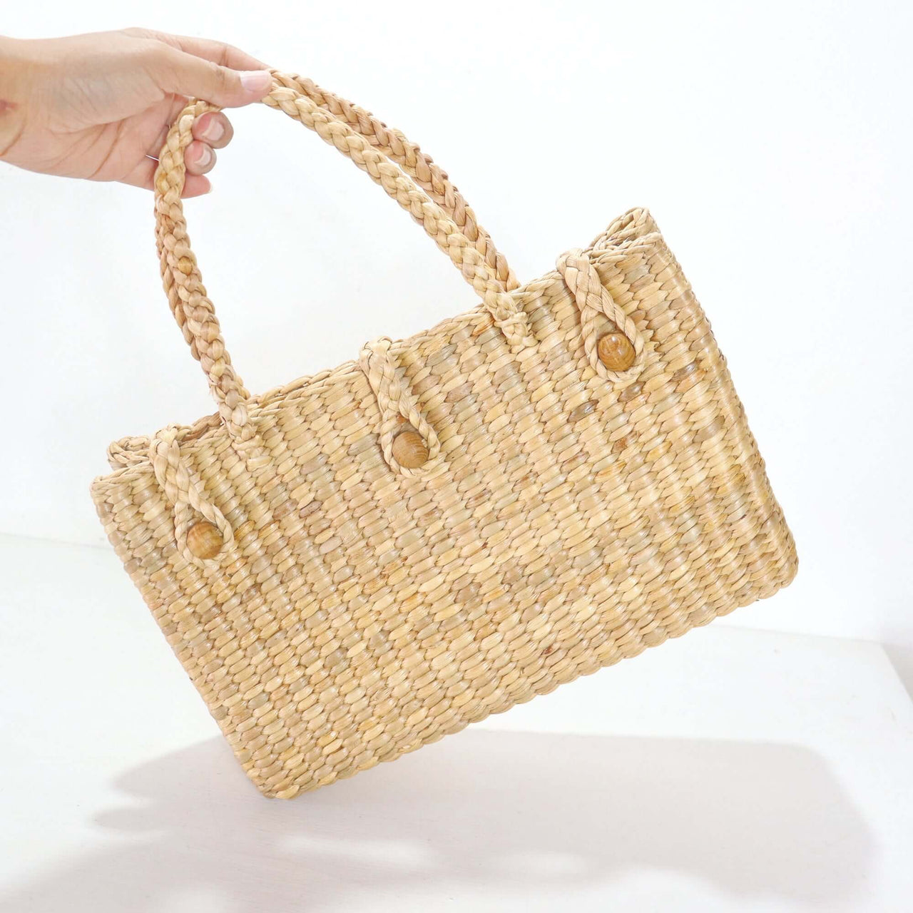 Nararee — handwoven seagrass handbag with a soft, natural weave