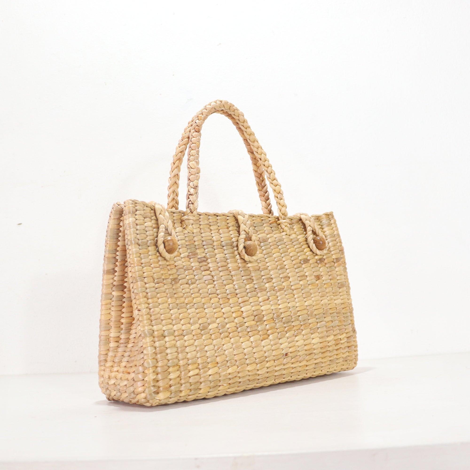 Nararee – Handwoven Seagrass Straw Bag