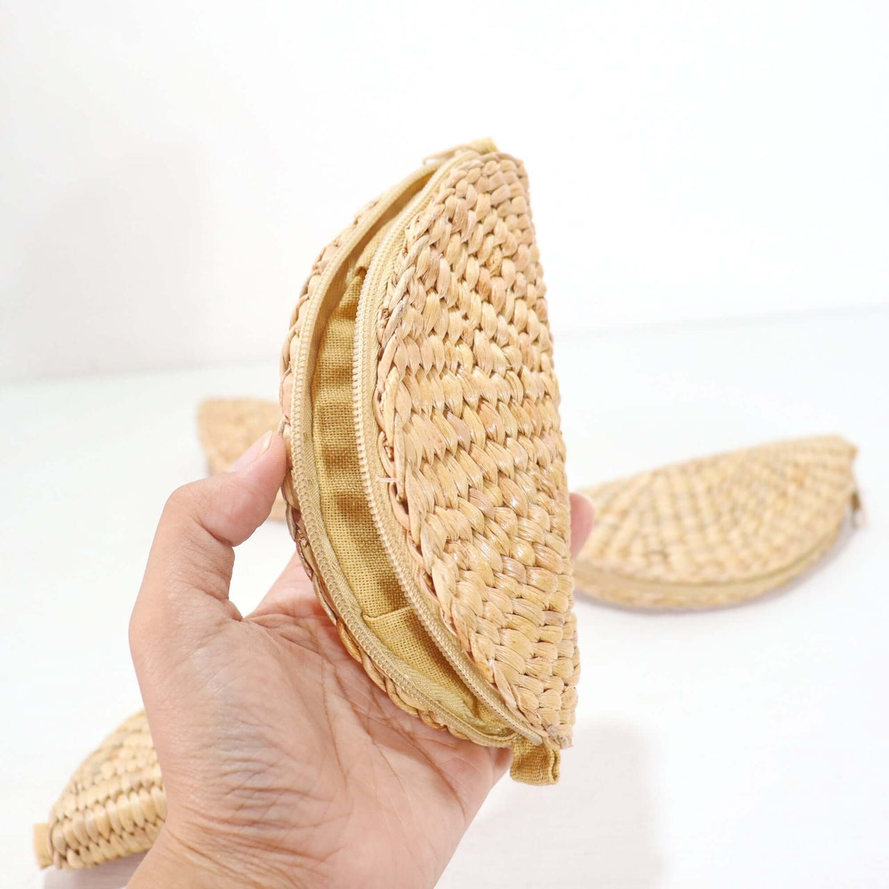 NARA — handwoven seagrass wallet with a soft, natural weave