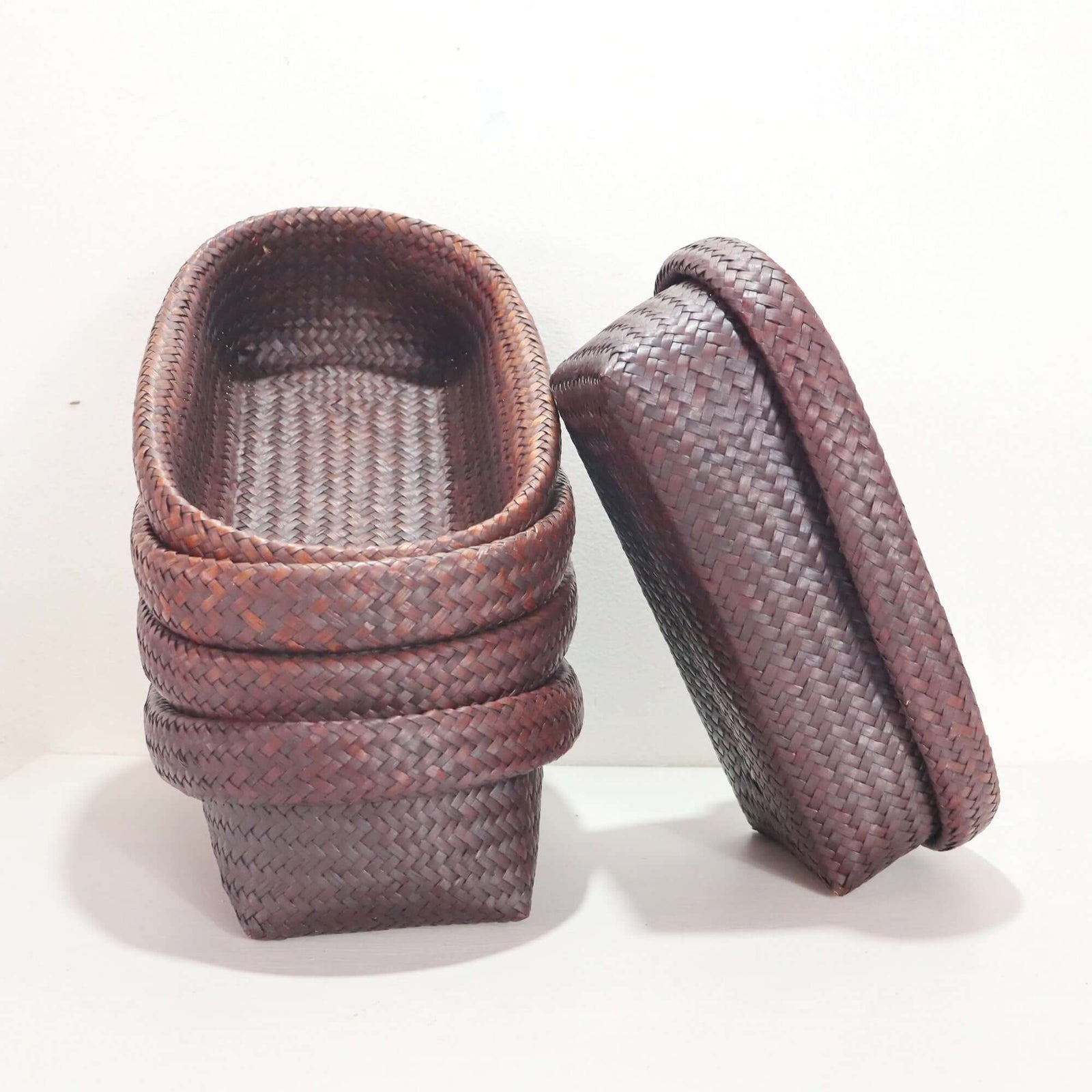 Juego de 2 cestas ovaladas de pandanus Nattalee - Esenciales para el hogar tejidas a mano estilo vintage