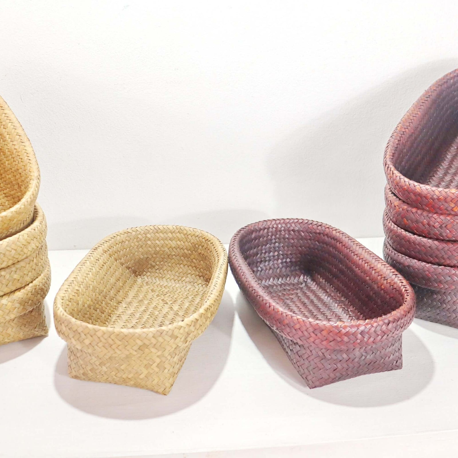 Juego de 2 cestas ovaladas de pandanus Nattalee - Esenciales para el hogar tejidas a mano estilo vintage