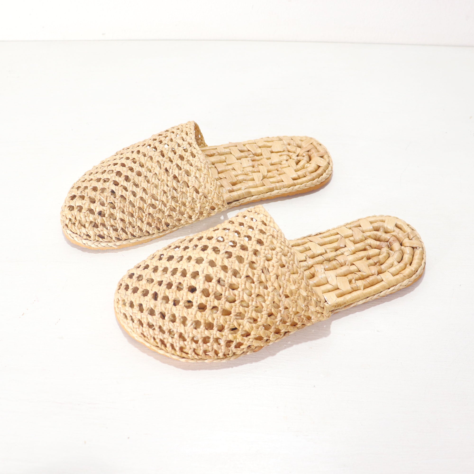 PATTARIN – Handwoven Straw Slipper Shoes