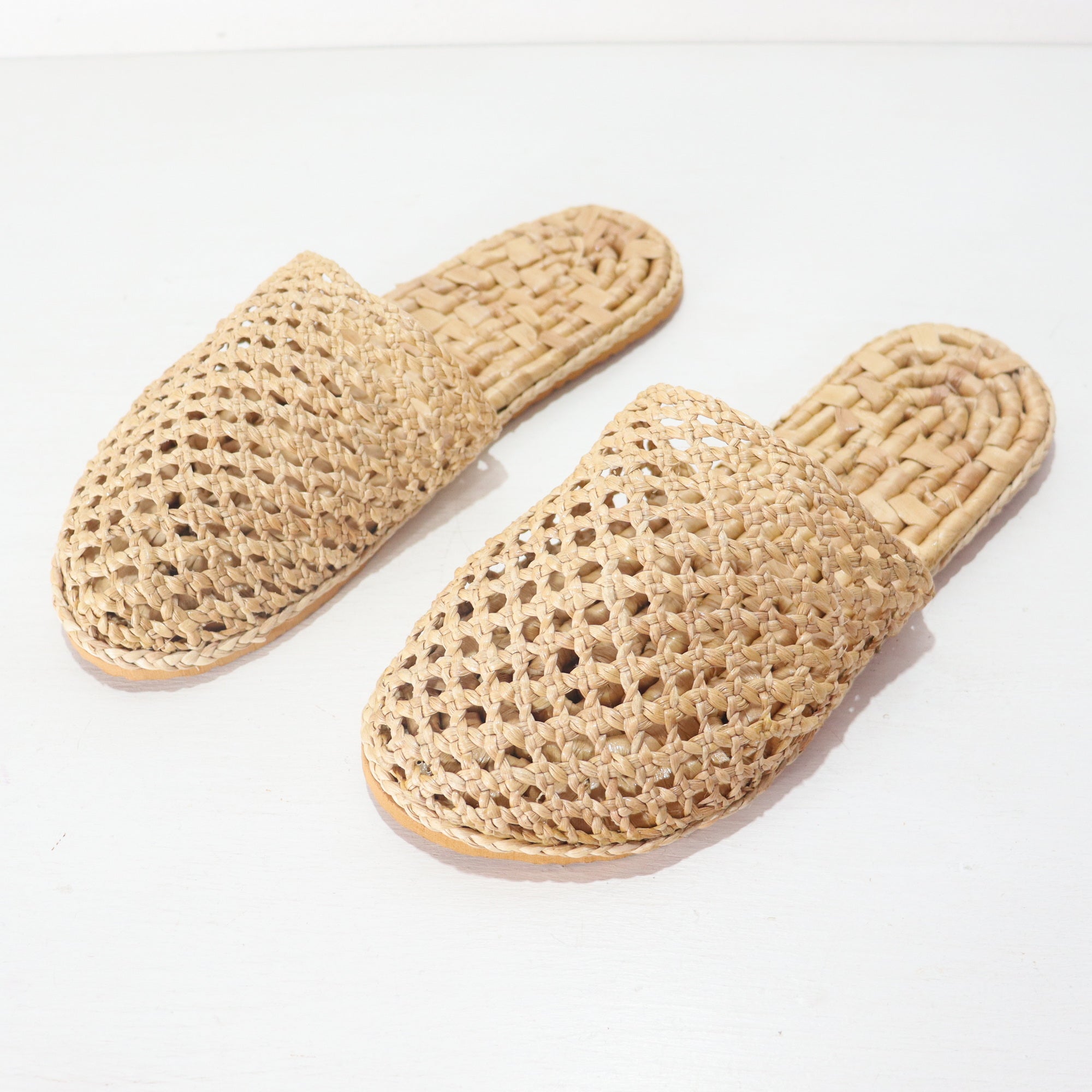 PATTARIN – Handwoven Straw Slipper Shoes