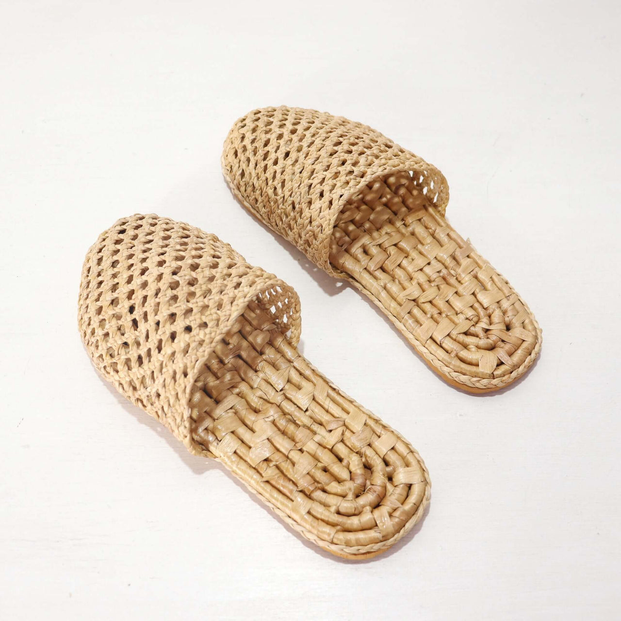 PATTARIN – Handwoven Straw Slipper Shoes