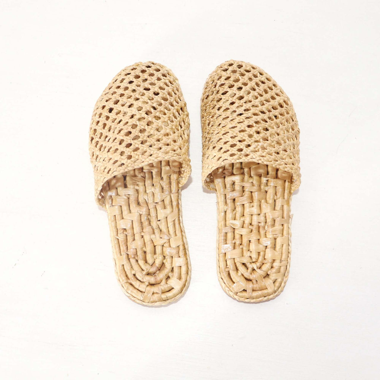 PATTARIN – Handwoven Straw Slipper Shoes