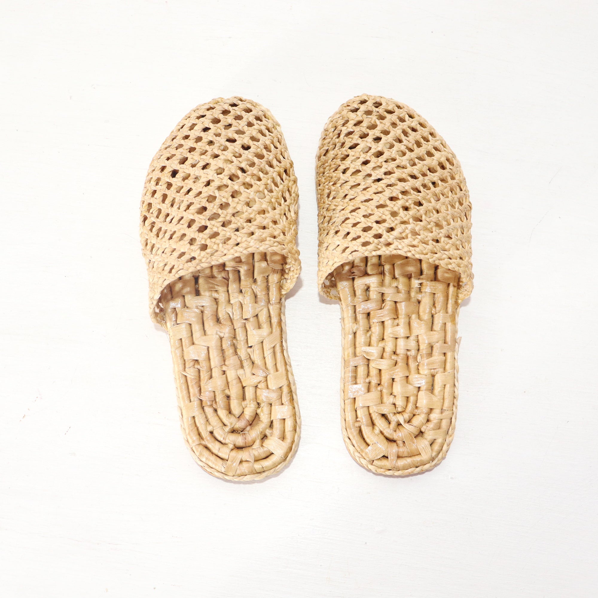 PATTARIN – Handwoven Straw Slipper Shoes