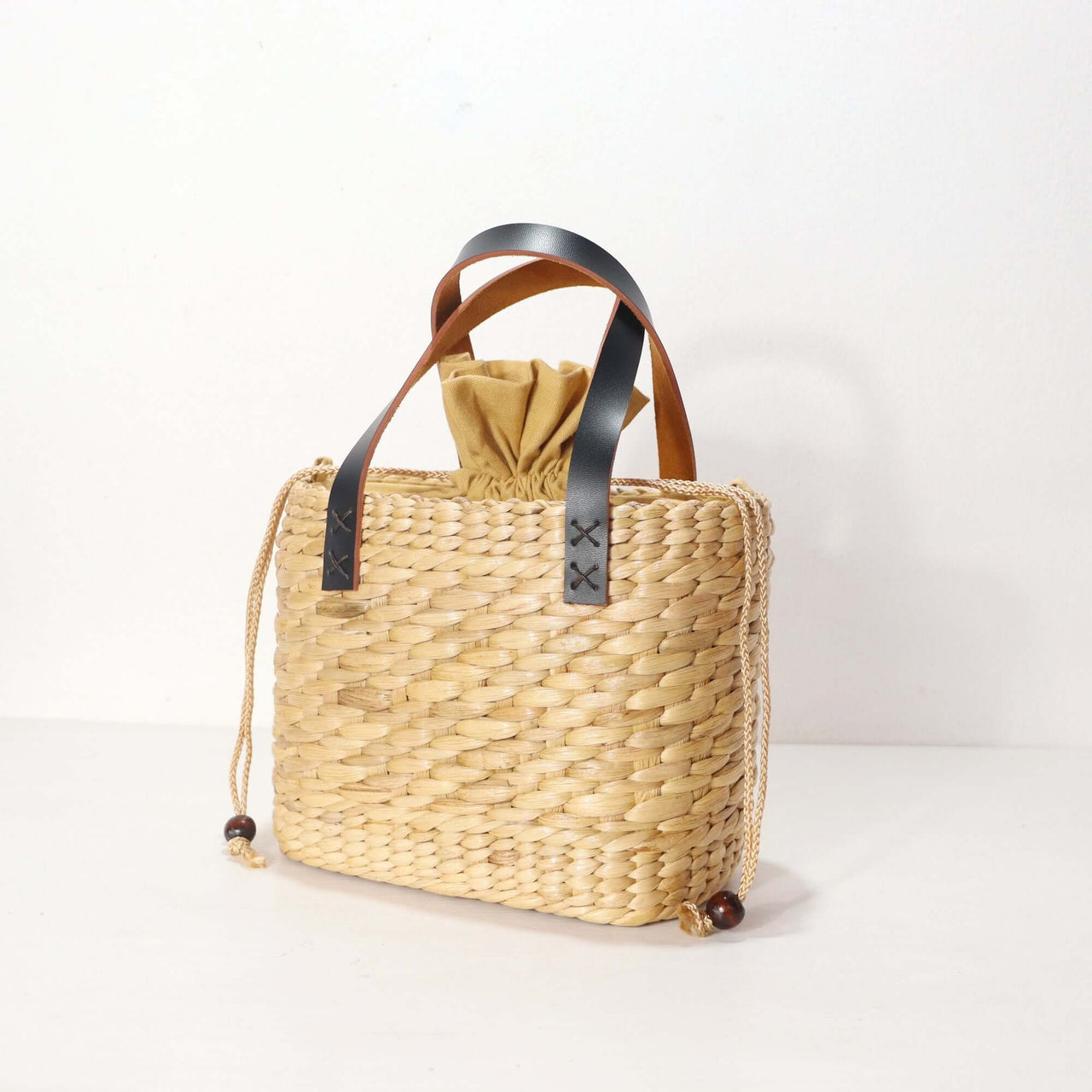 Lalin — straw handbag with a relaxed, vacation-ready look