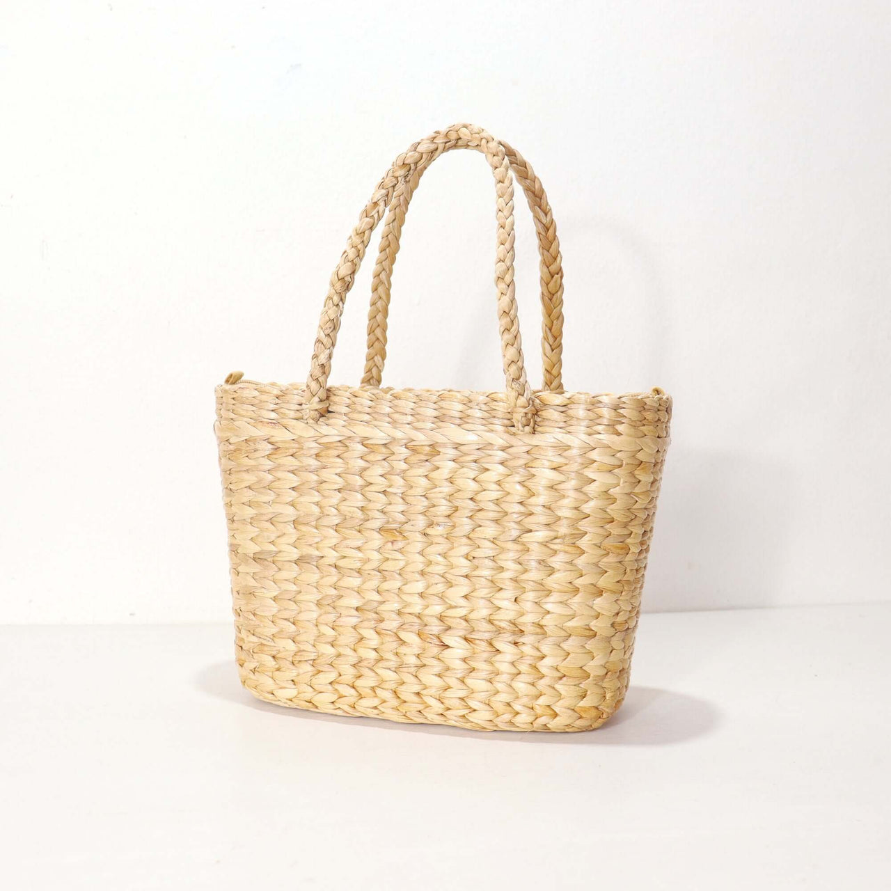 Larana — sustainable straw handbag made from natural fibres