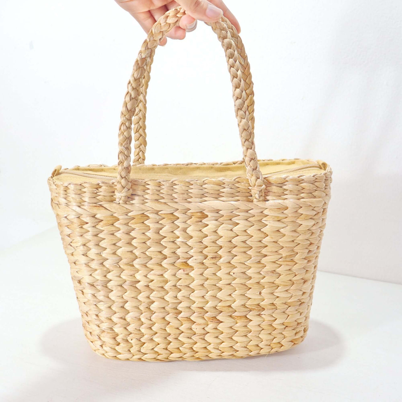 Larana — handwoven straw handbag with a soft, natural weave