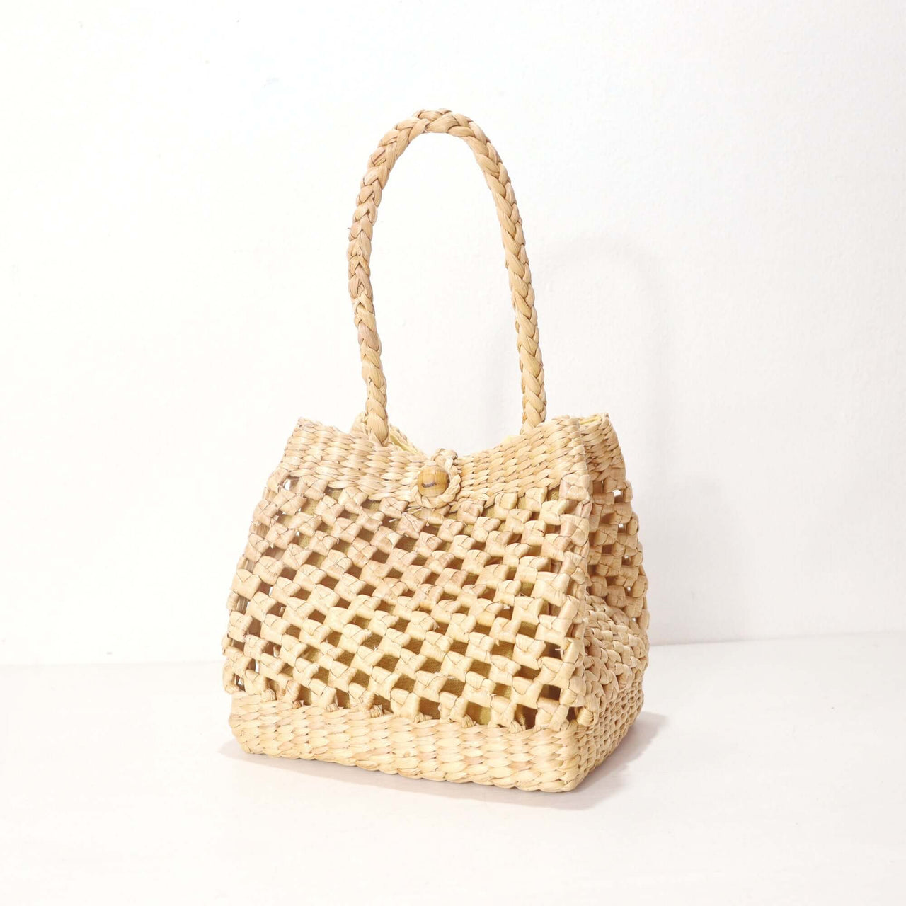 Tanid — straw handbag with a relaxed, vacation-ready look
