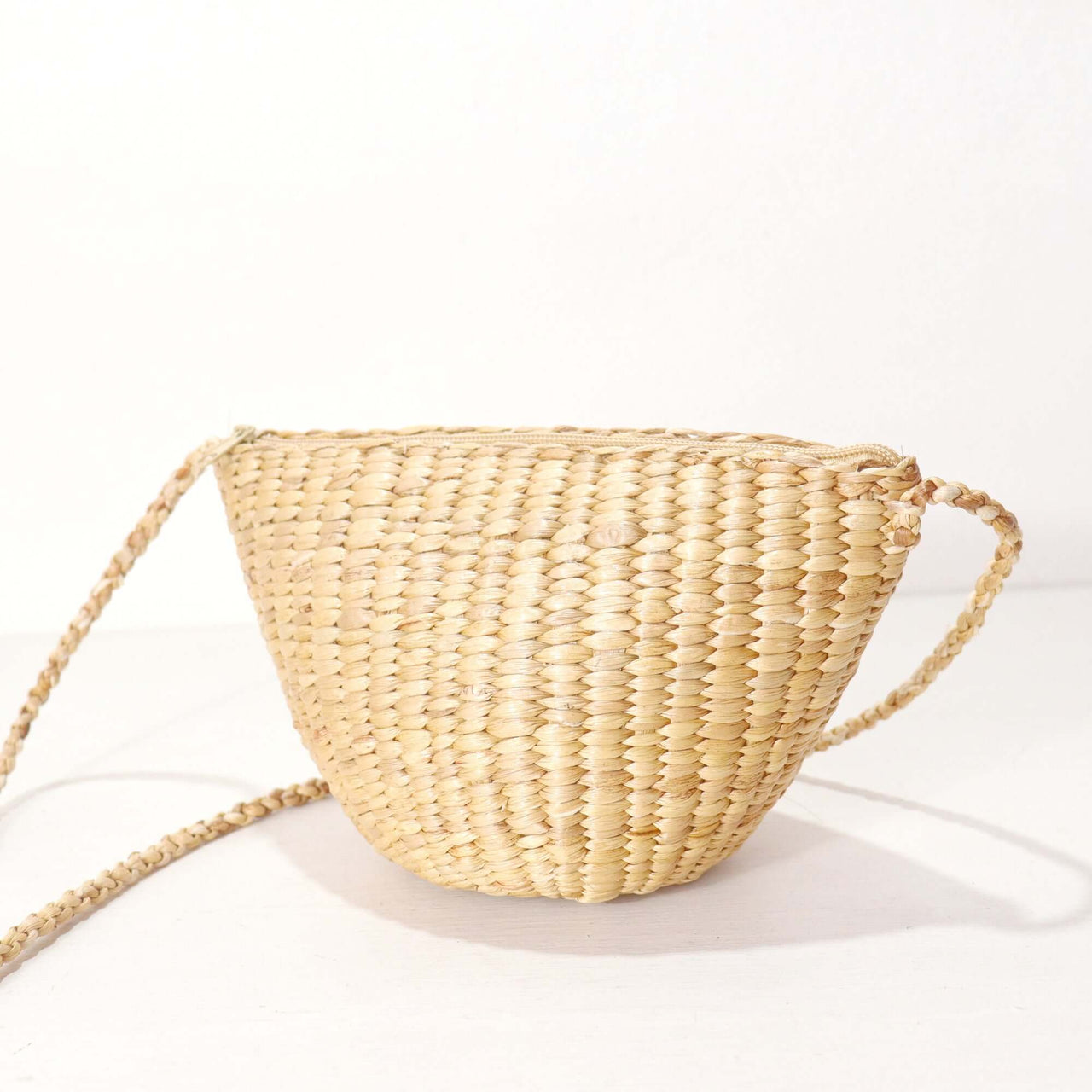 Tanaree — lightweight straw crossbody bag for warm-weather styling