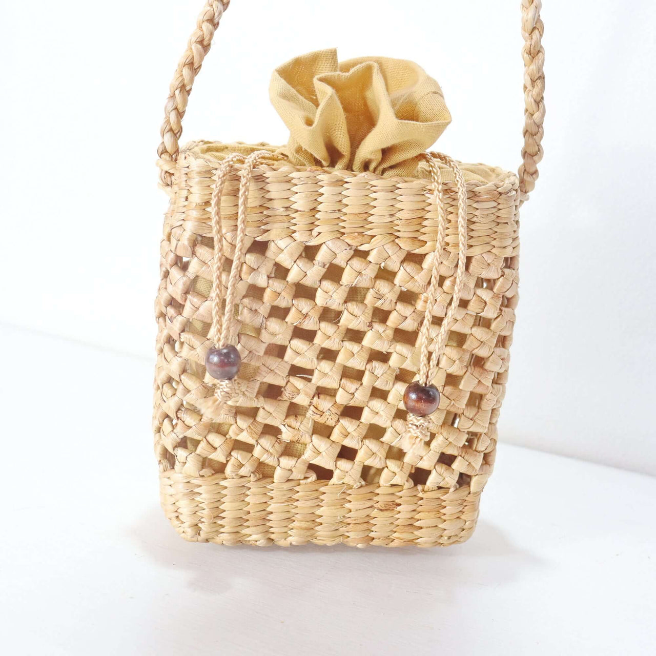 Talanee — straw crossbody bag with a relaxed, vacation-ready look