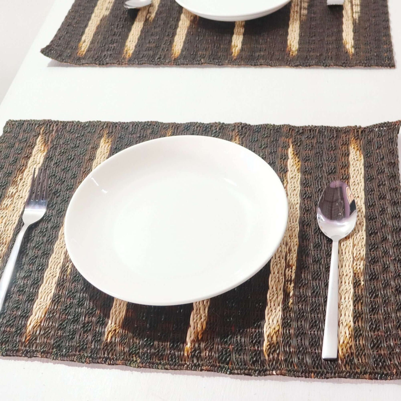 Lalavin – handgewebte Binsen-Tischmatte