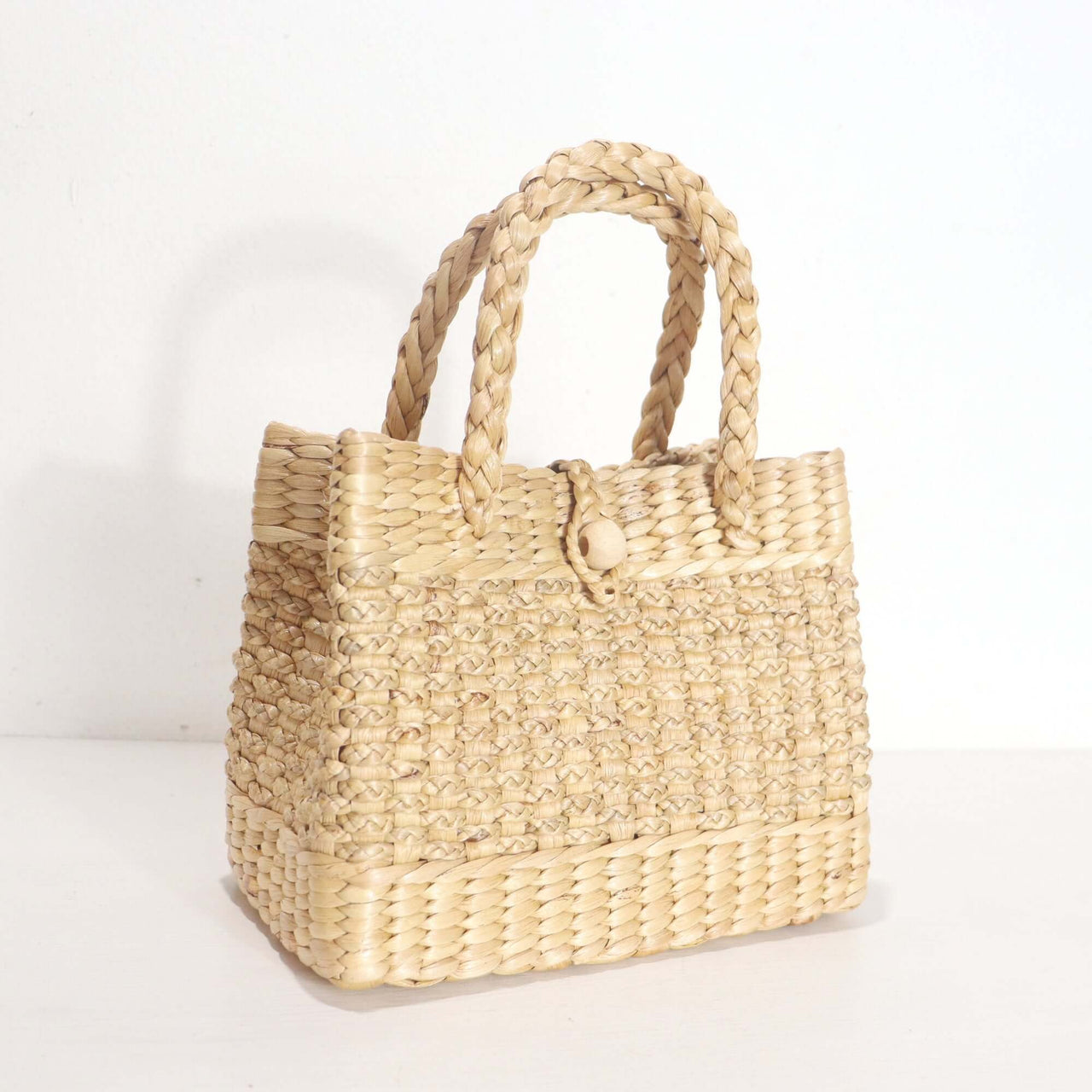 PASSA — handwoven straw handbag with a soft, natural weave