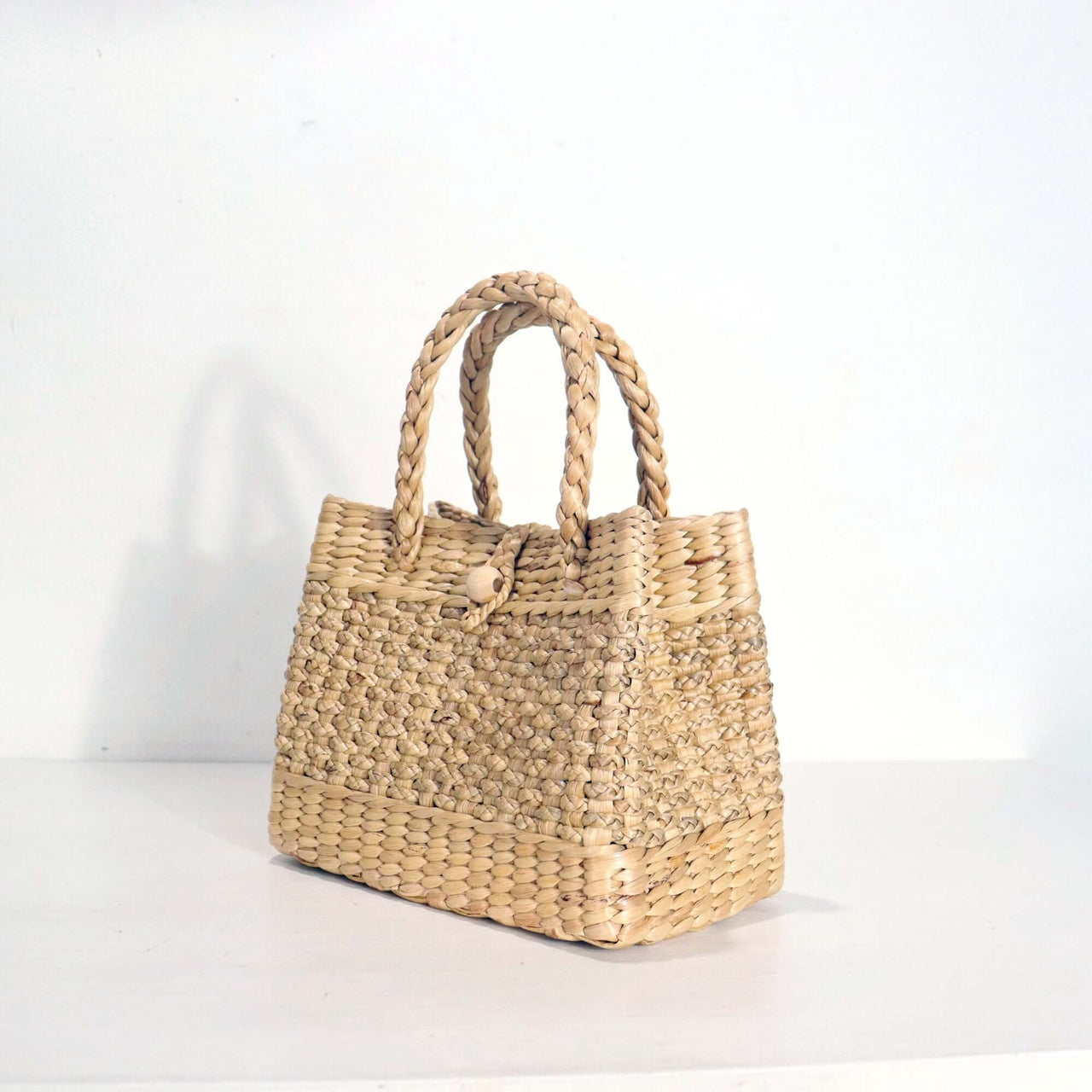 PASSA — straw handbag with a relaxed, vacation-ready look