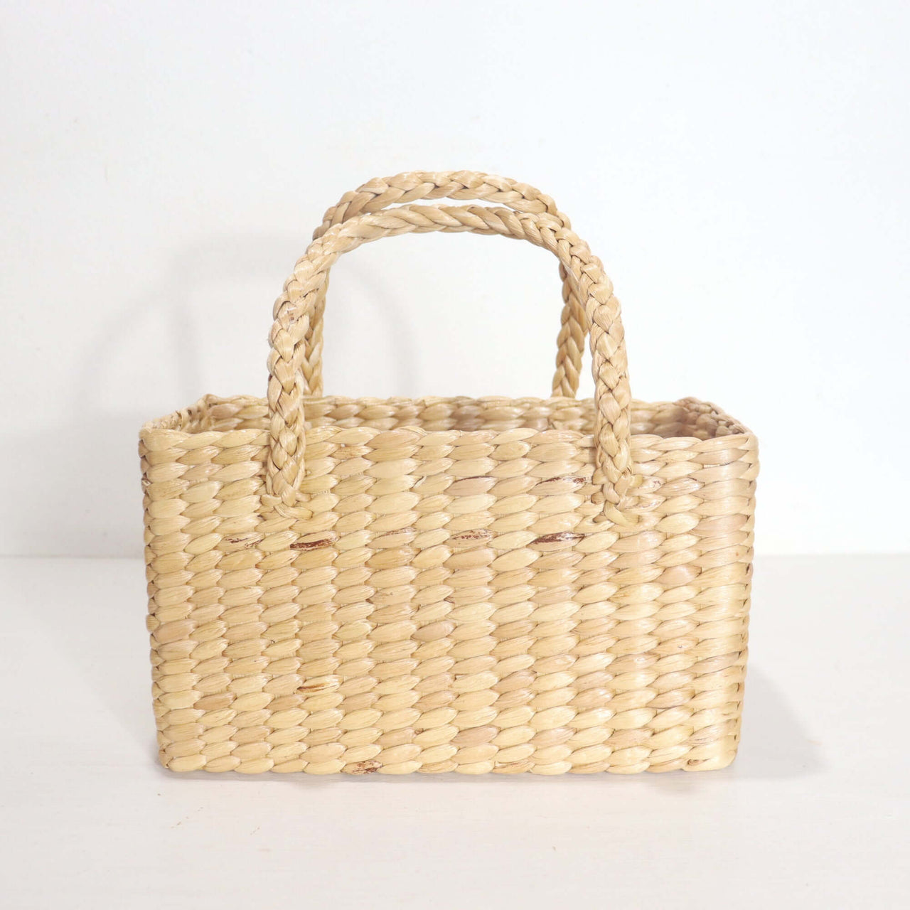 LANALA — handwoven straw basket bag with a soft, natural weave