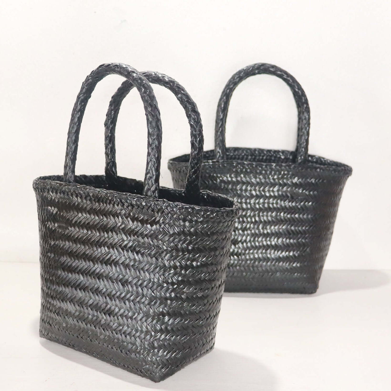 LINLADA — straw handbag with a relaxed, vacation-ready look