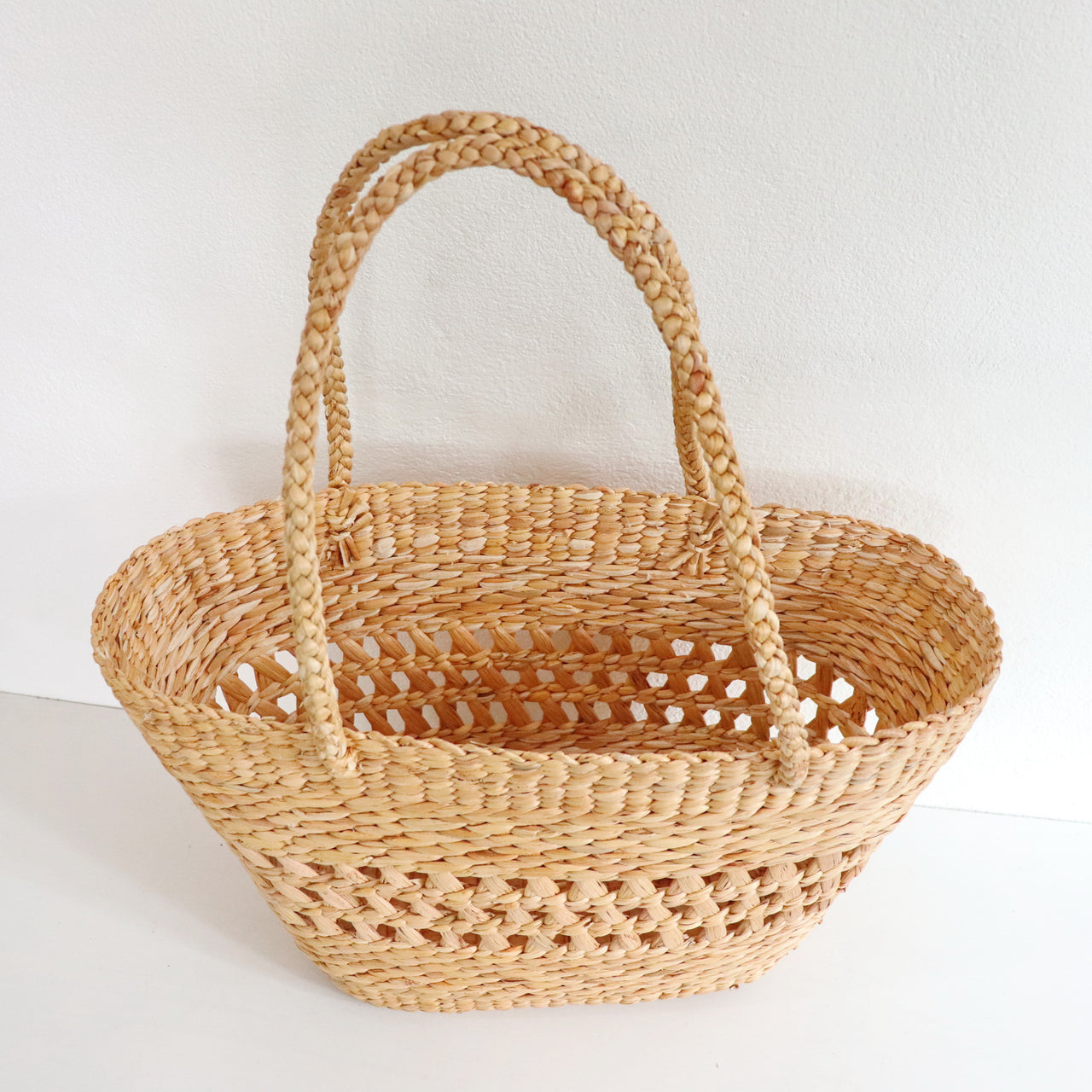 PAIR PI LAI — handwoven straw shoulder bag with a soft, natural weave