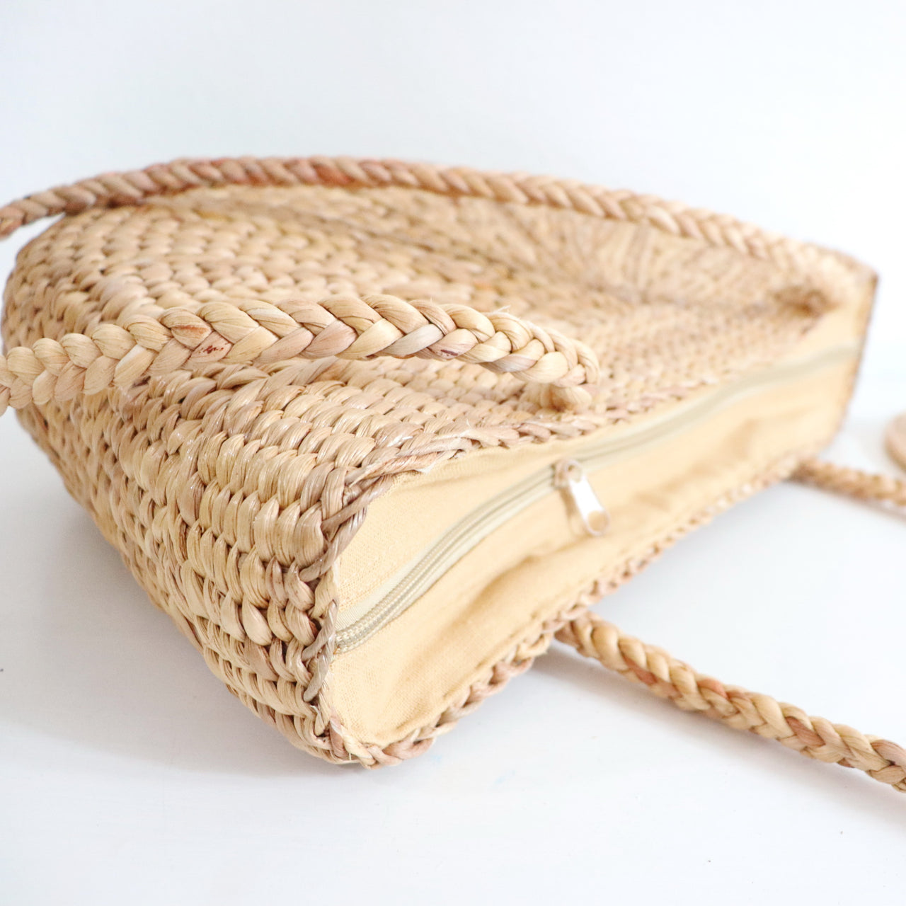 RA — straw shoulder bag styled for summer beach outings