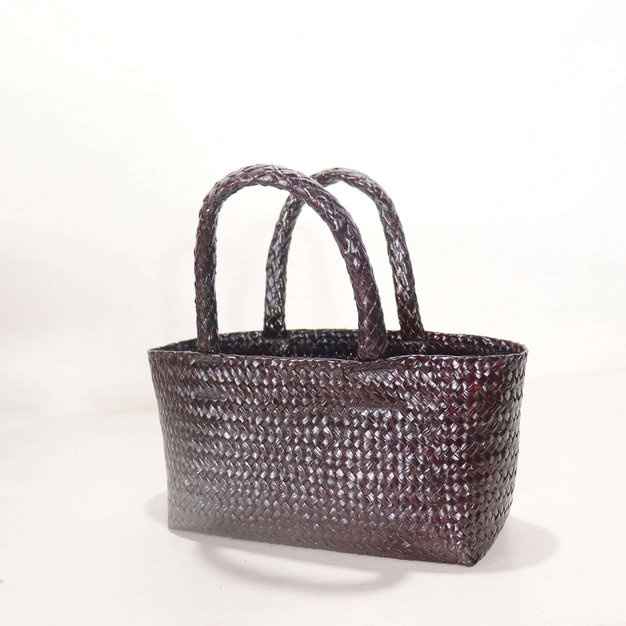 LINLADA — lightweight straw handbag for warm-weather styling