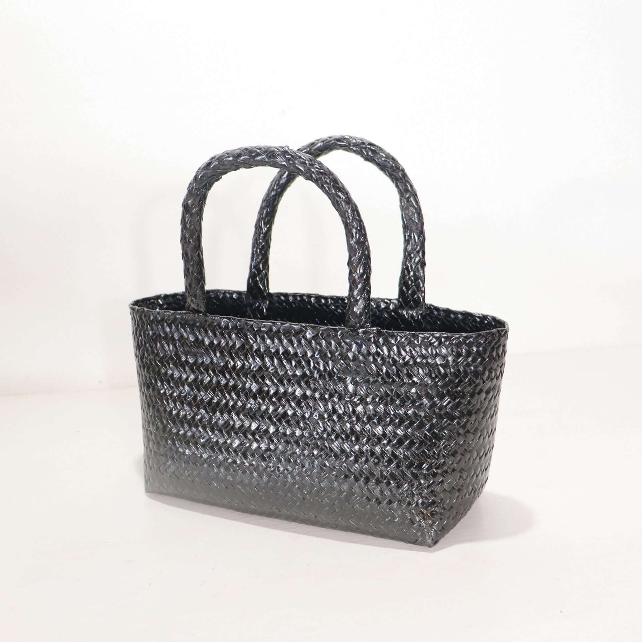 LINLADA — handcrafted straw handbag with a timeless boho feel