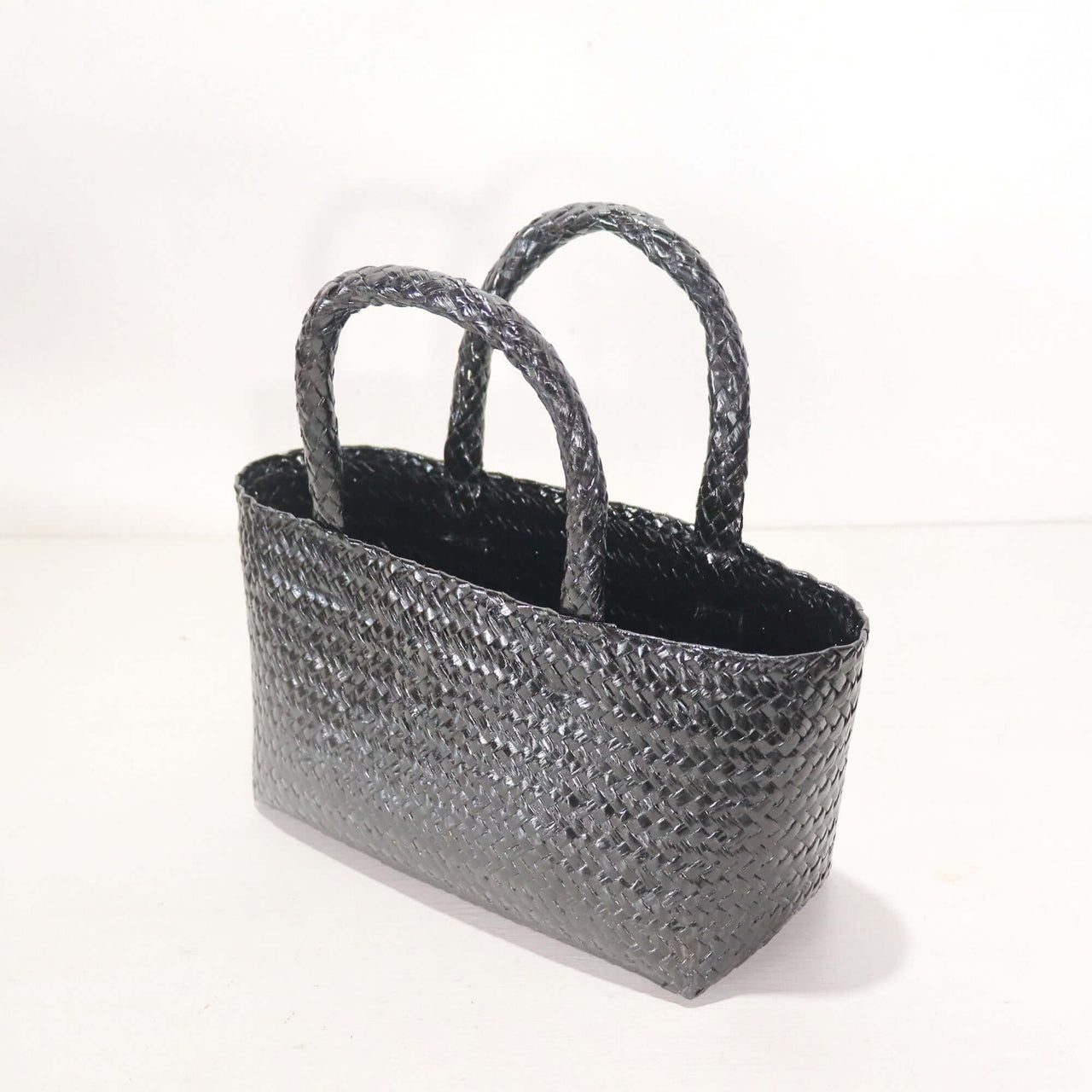 LINLADA — natural straw handbag with an artisan woven finish