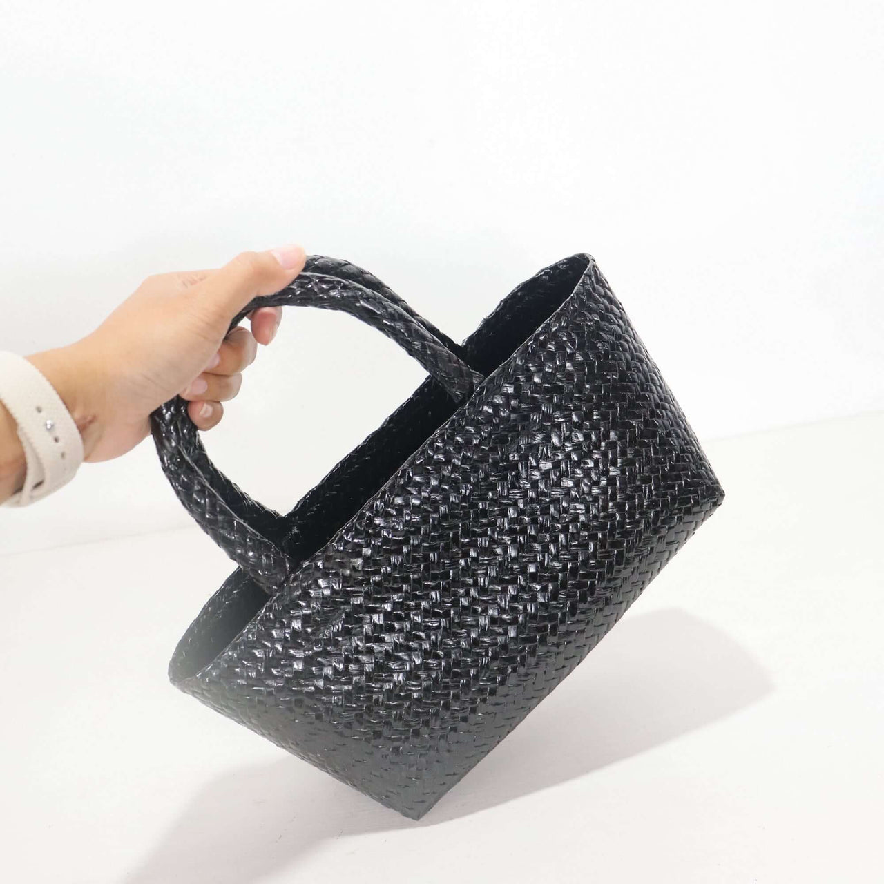 LINLADA — compact straw handbag for festivals and markets
