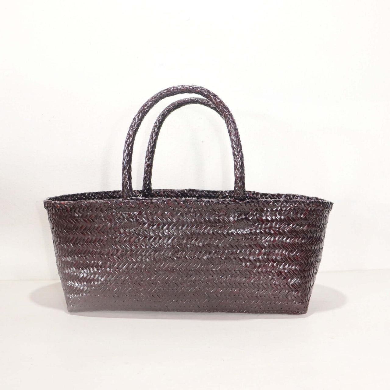 LINDA — handwoven straw shoulder bag with a soft, natural weave