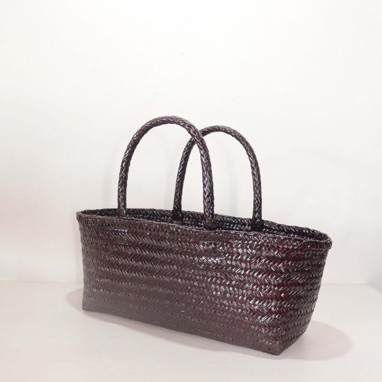 LINDA — straw shoulder bag that pairs with boho and resort outfits