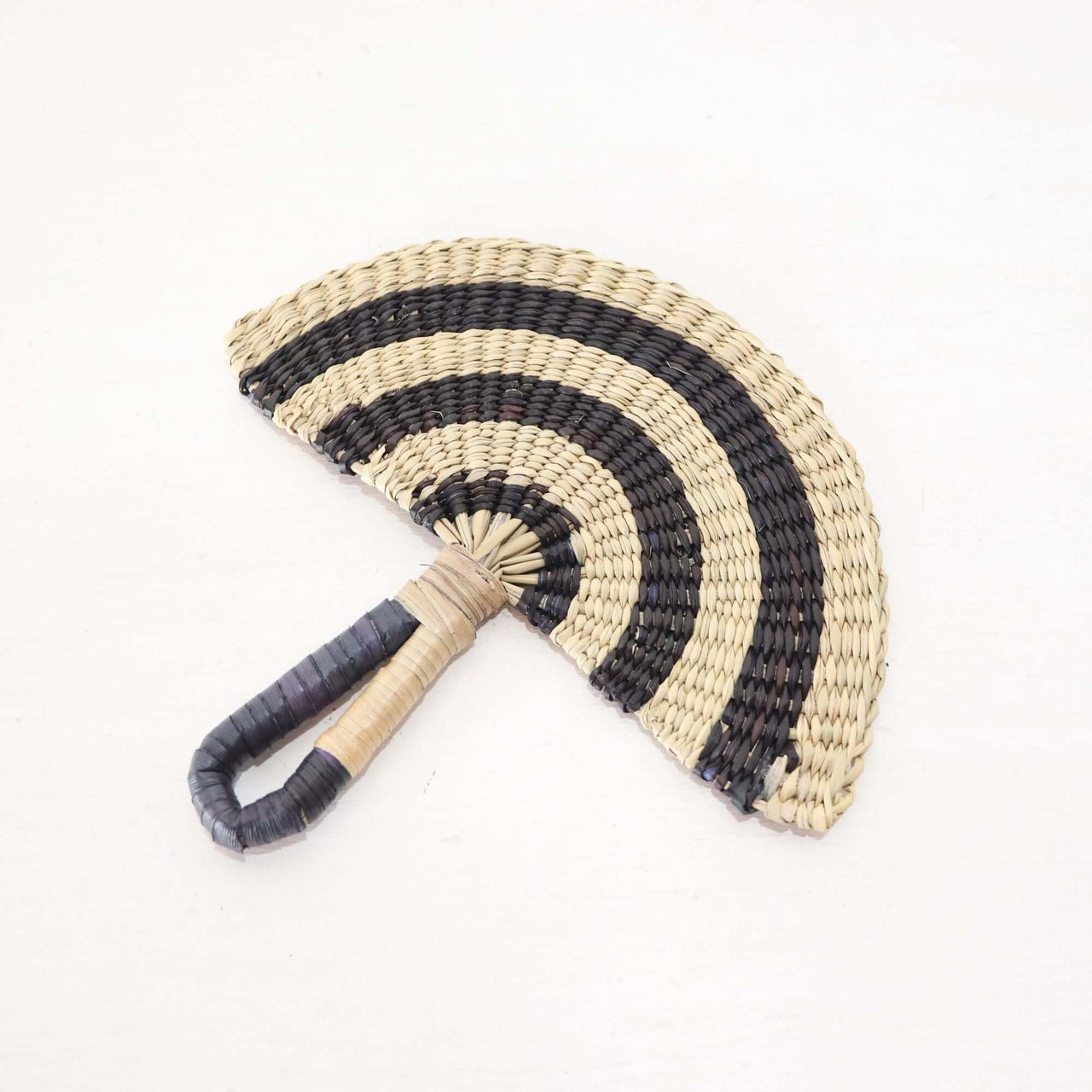 LA LIN – Handwoven Fan (Wall Hanging & Hand Fan) | Black & White showcasing a black and white woven pattern.