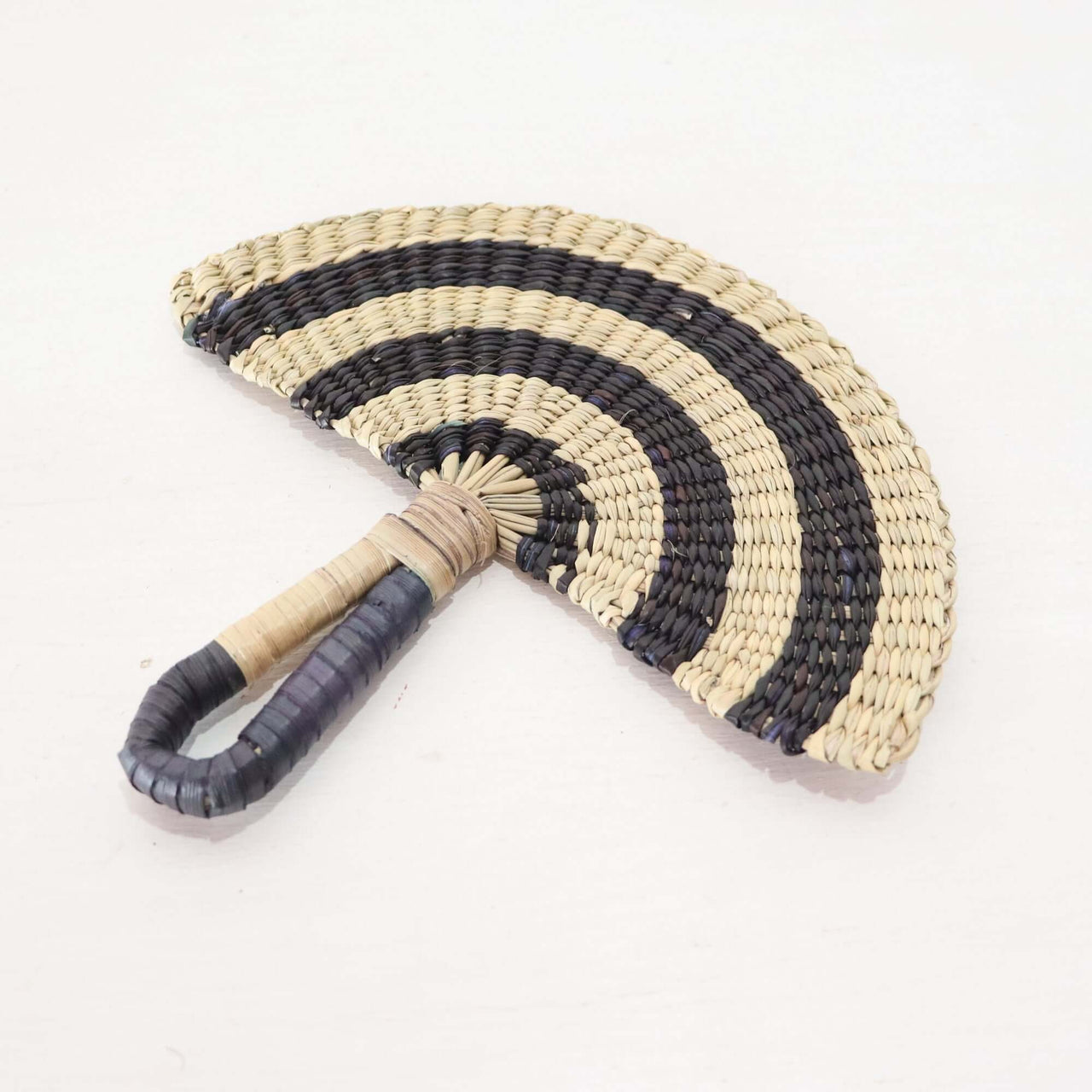 LA LIN – Handwoven Fan (Wall Hanging & Hand Fan) | Black & White, handcrafted design with black and natural woven patterns.