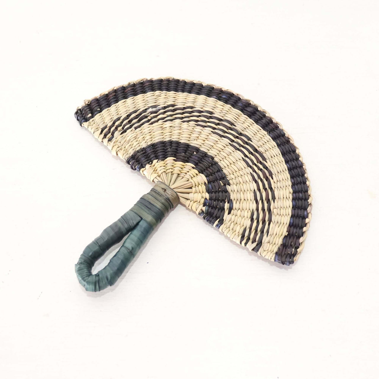 LA LIN – Handwoven Fan (Wall Hanging & Hand Fan) | Black & White featuring a minimalist design and natural fibers.